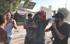القوات العراقية تستخدم الرصاص الحي ضد المتظاهرين 