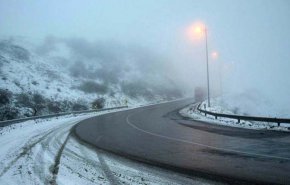جاده‌های شمال در برف و باران / توصیه راهداری به احتیاط هنگام تردد و اقدامات پیشگیرانه
