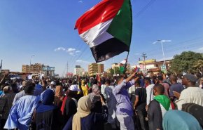 هل استراتيجية المقاومة والأحزاب السياسية تقلب الموازين ضد عسكر السودان؟