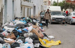 شاهد.. أزمة النفايات تتحول الى مواجهات في مدينة عقارب التونسية 