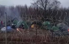 بيلاروسيا تنصب خياما للمهاجرين على الحدود مع بولندا