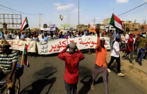 'السيادي' السوداني يؤدي القسم بالتزامن مع 'مليونية 13 نوفمبر'