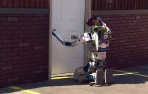 باحثون أمريكيون يعكفون على تطوير روبوت يمكنه فتح الأبواب بنفسه