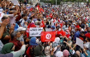 احتجاجات تونس.. وأزمة مهاجرين بين روسيا البيضاء وبولندا