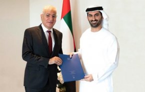 سفیر رژیم صهیونیستی استوارنامه خود را به وزارت خارجه امارات تحویل داد
