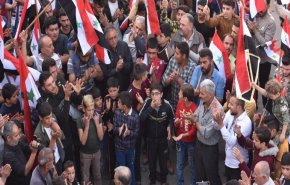 أهالي تل رفعت السورية يتظاهرون تنديداً بالقصف التركي لمناطقهم