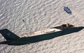 سقوط جنگنده اف-35 ناو هواپیمابر انگلیس در دریای مدیترانه
