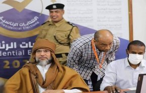 ظهوره خلف القذافي أوقفه عن عمله 