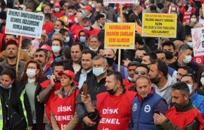 تظاهرات گسترده کارگران ترکیه‌ای در اعتراض به گرانی و تورم
