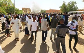 محتجون سودانيون يتعهدون بتصعيد الاحتجاجات ضد حكم العسكر