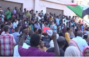 تأکید ملت سودان بر ادامه تظاهرات مسالمت آمیز + فیلم