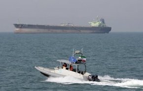 توقيف سفينة اجنبية في مياه بارسيان بالخليج الفارسي + فيديو