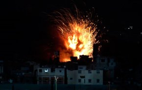 بقنابل فسفورية...تحالف العدوان الأمريكي السعودي یقصف العاصمة صنعاء