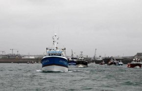 أزمة تراخيص الصيد في قناة المانش.. صيادون فرنسيون يغلقون الموانئ 
