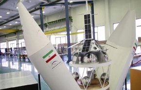 الرئيس الايراني يزور معرض أحدث منجزات صناعة الفضاء