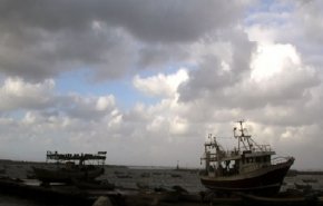 بحرية الاحتلال تسلب قاربًا فلسطينيا من بحر رفح وعلى متنه 5 صيادين