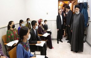آية الله رئيسي يتفقد المستشارية الثقافية الايرانية في تركمانستان