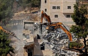 الاحتلال يهدم منزل فلسطيني في القدس+فيديو