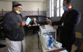 جبهة التحرير الوطني في الجزائر تحقق فوزا ضيقا في الانتخابات المحلية