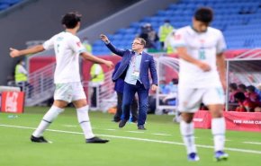 مدرب المنتخب العراقي يقدم 'اعتذارين' بعد التعادل مع عمان + فيديو