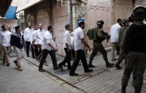 مستوطنون ينفذون مسيرة استفزازية في احد شوارع القدس المحتلة