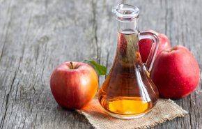 كيف يساعد خل التفاح في إزالة السموم من الجسم؟ وحالات ممنوعة من تناوله