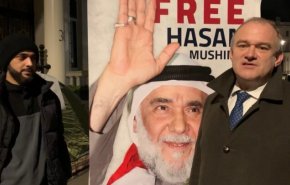 زعيم حزب بريطاني يزور الناشط البحريني المضرب عن الطعام 'علي مشيمع'