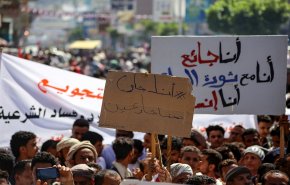 إحتجاجات یمنیة تستعر بمناطق قوى العدوان السعودي