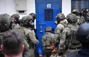 الاحتلال يحرم عائلات الأسرى من زيارة أبنائهم في سجن 