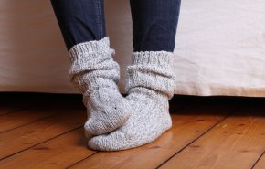 بعيدا عن برد الشتاء ..5 أسباب صحية تجعل قدميك باردتين