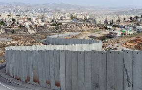 شاهد: الاحتلال يبني جدار اسمنتي حول قطاع غزة