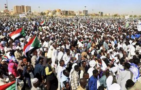 شاهد.. السودانيون يطالبون بإنهاء حكم العسكر
