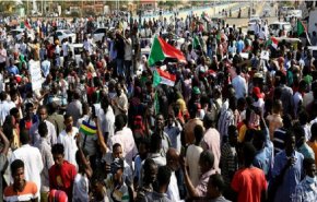 پلیس سودان برای متفرق کردن تظاهرات کنندگان به گاز اشک آور متوسل شد