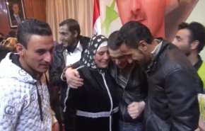شاهد بالفيديو.. دموع الفرح في مراسم العفو و المصالحة في درعا