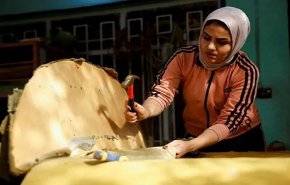 فنانة الخشب.. عربية تقتحم عالم النجارة +(صور)