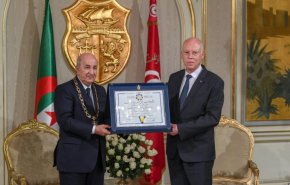 رئيسا تونس والجزائر يشهدان مراسم توقيع 27 اتفاقية ومذكرة تفاهم بين البلدين