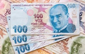 الليرة التركية تهوي إلى أدنى سعر بتاريخها/أردوغان يقيل نائبي وزير المال
