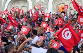 شاهد..التونسيون يحيون ذكرى الـ11 للثورة التونسية 
