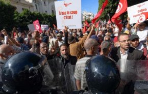 معارضو الرئيس سعيّد يواصلون الاحتجاج وسط العاصمة