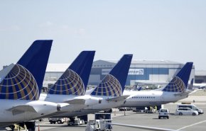 الولايات المتحدة تلغي أكثر من 100 رحلة طيران في أعياد الميلاد بسبب تفشي ’أوميكرون’