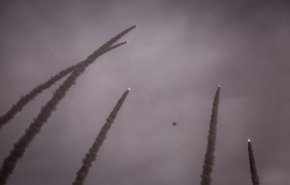 مرحله نهایی رزمایش پیامبر اعظم ۱۷ سپاه| شلیک همزمان ۱۶ فروند موشک بالستیک به سمت اهداف از پیش تعیین شده
