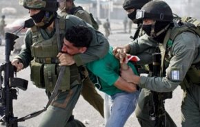 الاحتلال الاسرائيلي يعتقل عددًا من الفلسطينيين بينهم أسرى محررين 