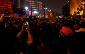 تجمع مردم عراق در حمایت از دیوارنگاره شهید ابومهدی المهندس