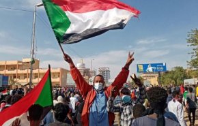 السودان.. المحتجون يعودون إلى الشارع وسط قطع الإنترنت