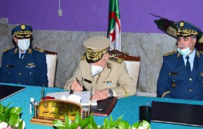 الجزائر.. رئيس أركان الجيش ينصب قائدا جديدا لقوات الدفاع الجوي
