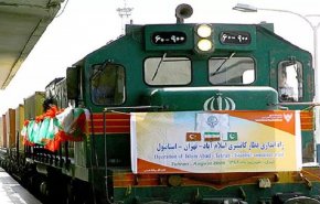 أول قطار ترانزيت السلع بين باكستان وإيران وتركيا يدخل البلاد