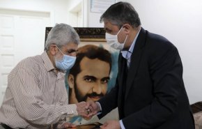 دیدار رئیس سازمان انرژی اتمی با خانواده شهید احمدی روشن
