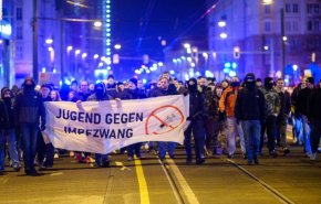 اعتراضات در آلمان به محدودیت‌های کرونایی به خشونت کشیده شد