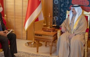 سفیر رژیم صهیونیستی استوارنامه خود را تقدیم شاه بحرین کرد
