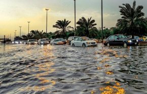 الأمطار تعطل مدارس الكويت وتثير مطالبات بمحاسبة وزيرة سابقة